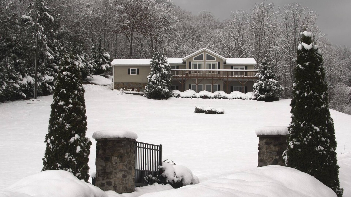 Swannanoa House | Views unlimmited, take in the splendor of the mountains in every season