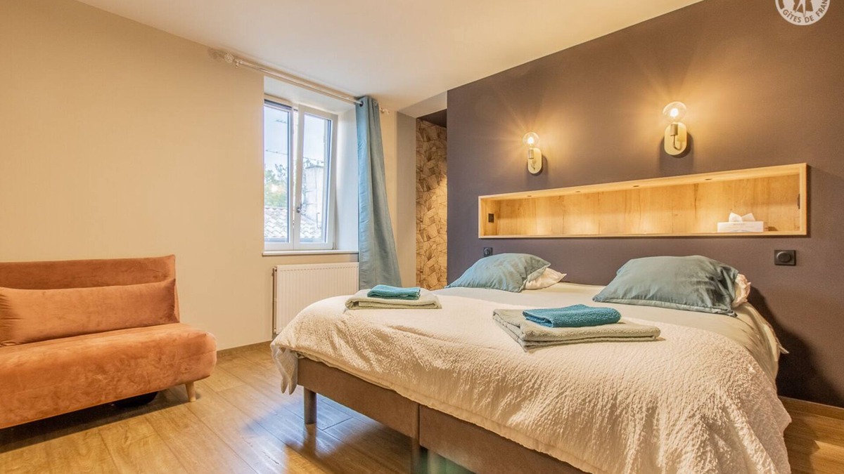 Chaintre House | Vignes en Fleurs - Chaintre