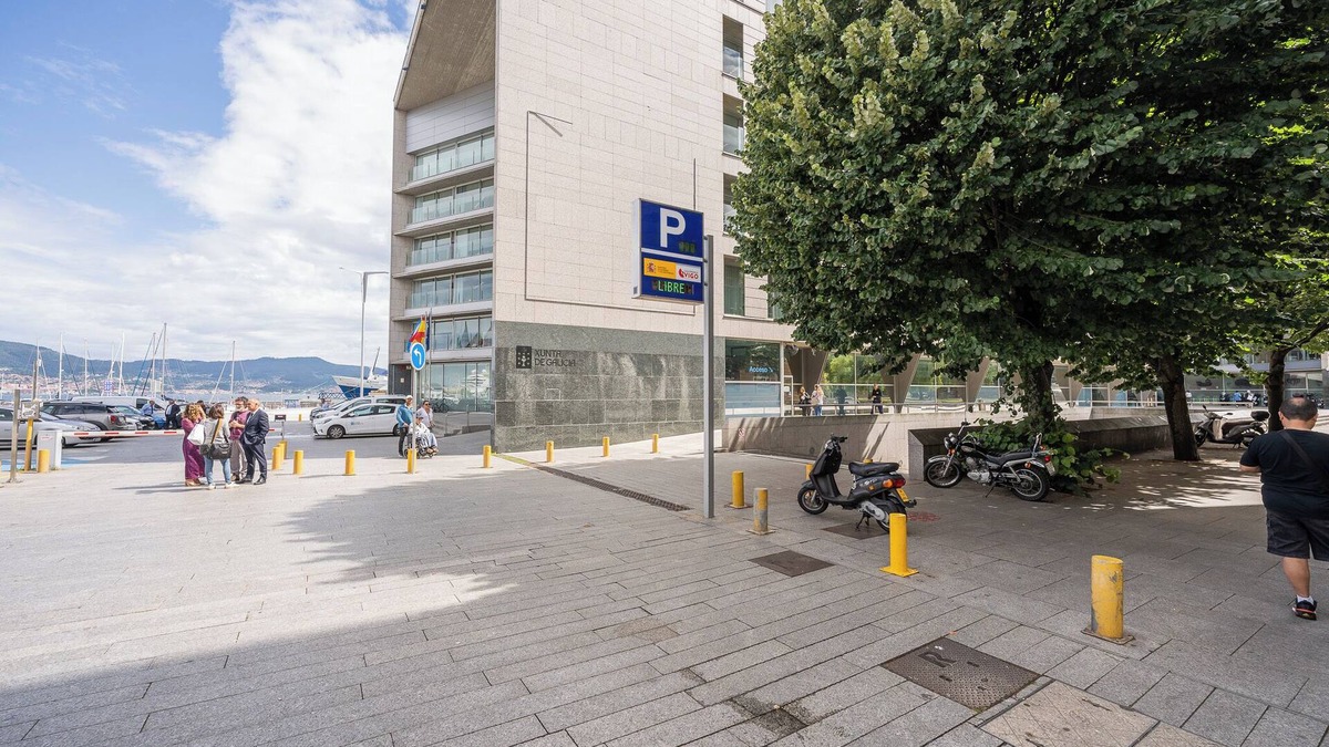 Santiago de Vigo Apartment | Vigo's promenade and views of the Nautico Deportivo (ideal for families).