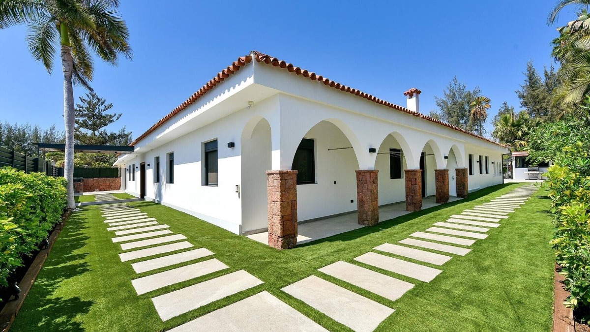 Campo Internacional Maspalomas Villa | Villa Maspalomas Deluxe | Luxury Retreat in Gran Canaria | Private Heated Pool.
