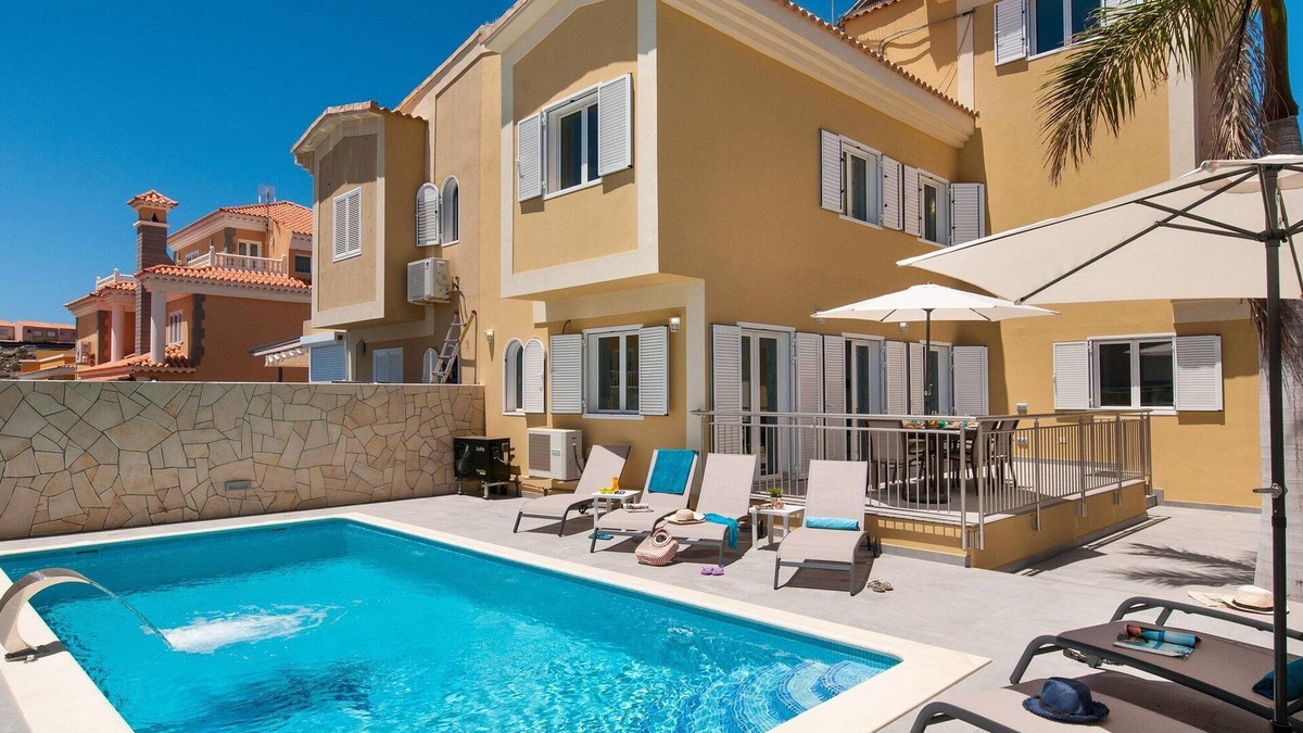 Sonnenland Villa | Villa Encantadora | Private Outdoor Heatable Pool | BBQ Facilities | Shaded.