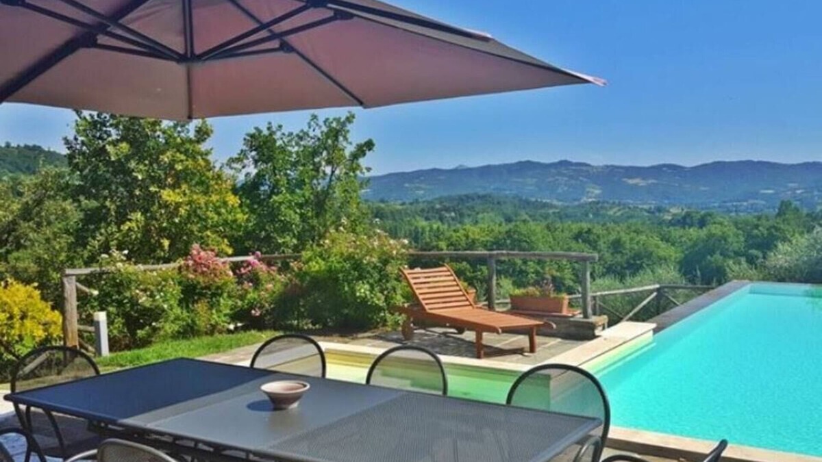 Citta di Castello Villa | Villa Valentino - Villa with pool and stunning views