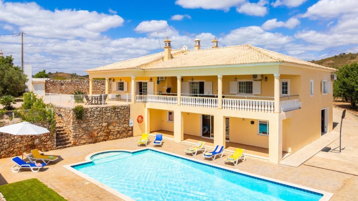 Silves Villa | Villa Entrecolinas - Four Bedroom Villa, Sleeps 8