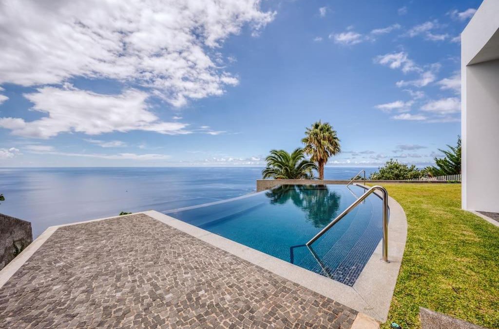 Arco da Calheta Villa | Vila Aguarelas with pool by Stay Madeira Island