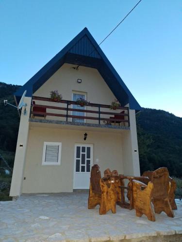 Milosevici House | Vila Paramida