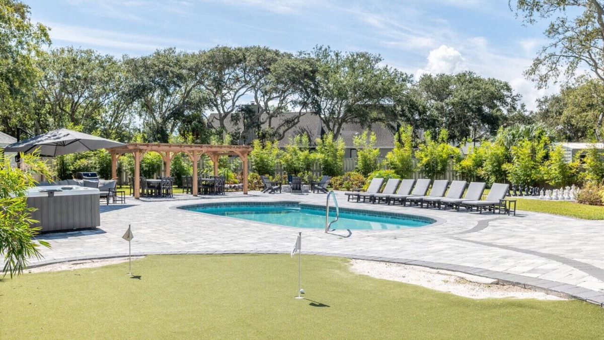 Vilano Beach House | Vilano Rose, Sleeps 24, 6Bds/5Bths, Heated Pool, Hot Tub, Walk to Beach, Golf, Pets Hammock