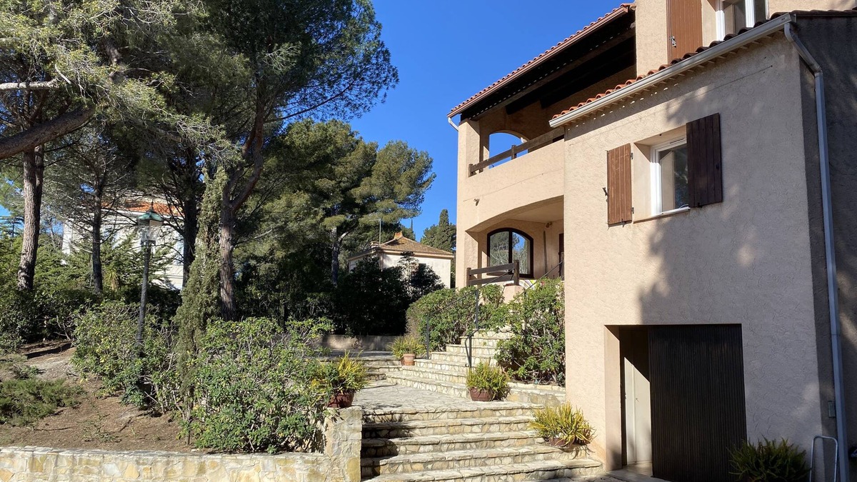 Tamaris House | Villégiature au Calme Sous les Pins, à 10 min à Pied de la Plage