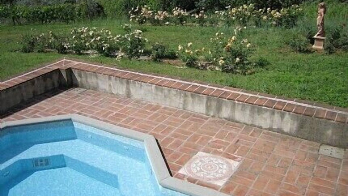 Ciggiano Villa | Villa Gloriosa: A charming three-story historical villa built on a hillside, surrounded by meadows and woods, with Free WI-FI.