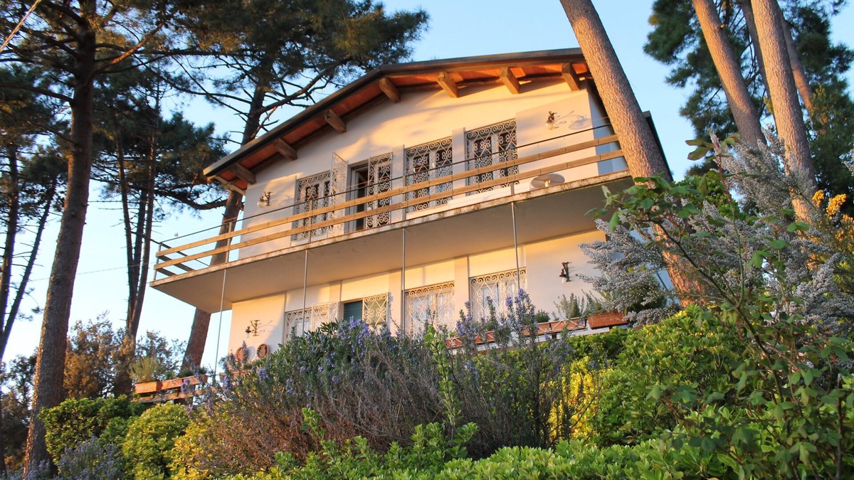 Massarosa Villa | Villa surrounded by green woods, with a wonderful view on the coast. FREE WIFI