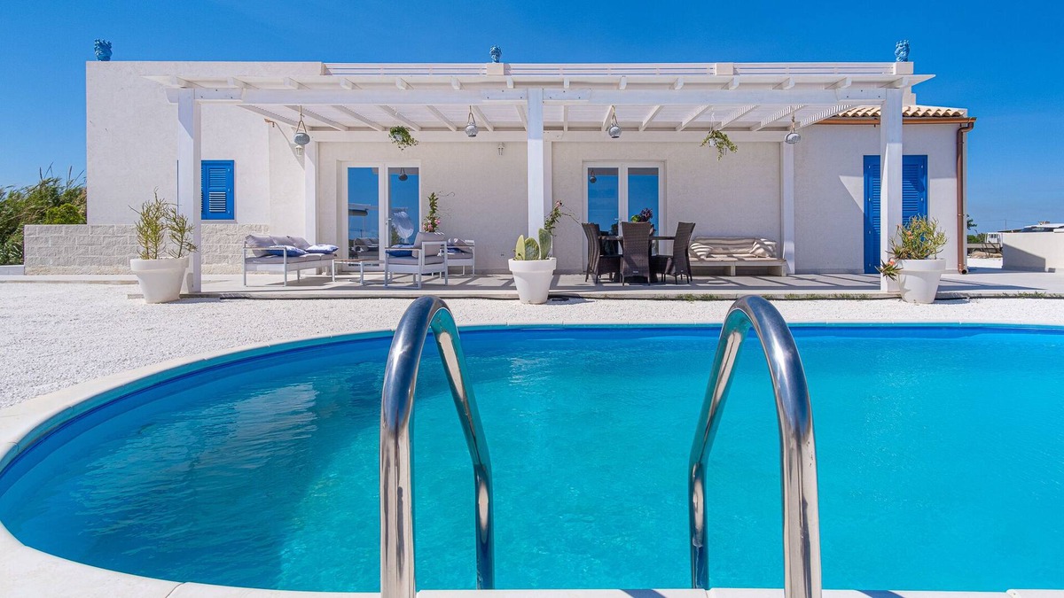 Pachino Villa | Villa dei Due Mari, private pool 200m from the beach