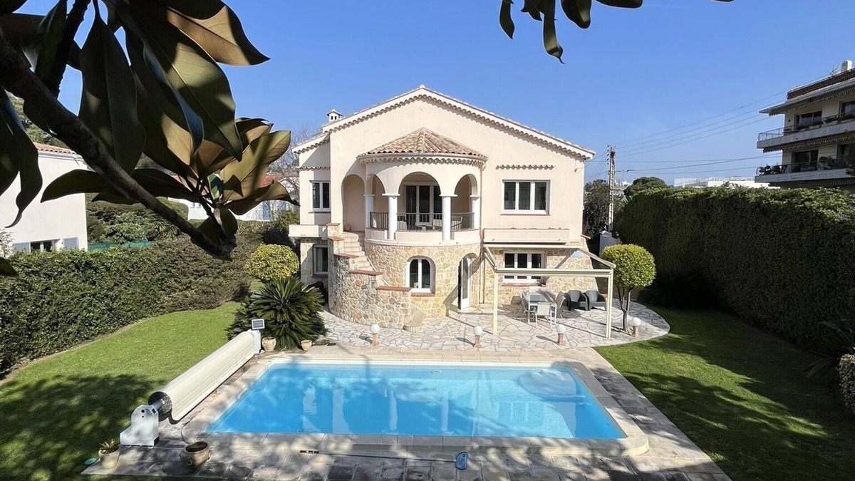 Cap-d'Antibes Villa | Villa à L'orée de Cap D'antibes. Plage, Vieil Antibes, Juan les Pins Tout à Pied