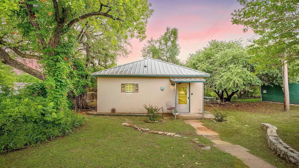 Glen Rose Cottage | Villa 101 | Peaceful River Views | Steps to Water