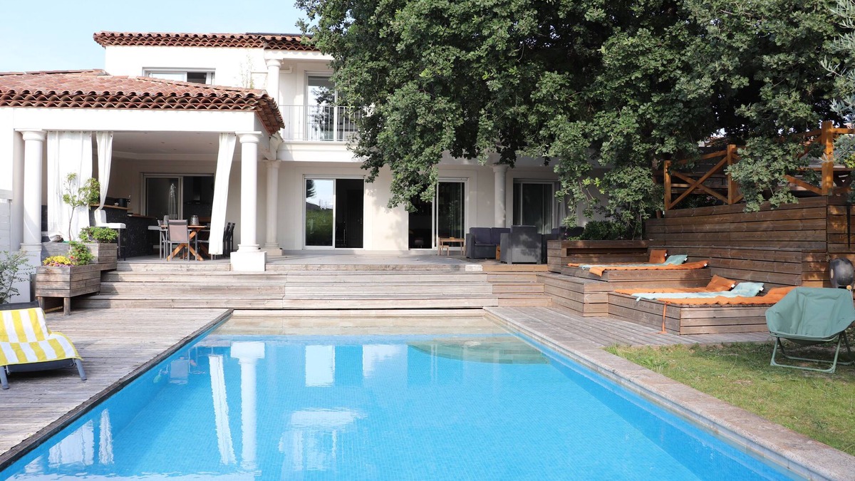 Marignane Villa | Villa 10min From the Sea, 10/12 People, Heated Pool