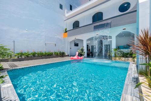 Thang Tam Villa | Villa 17A1 Hồ Quý Ly,Gồm 5 phòng ngủ,Hồ bơi 45m2