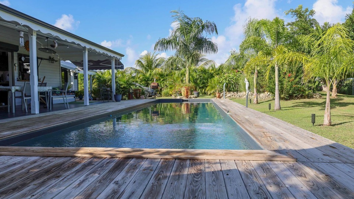 Saint-Francois Villa | Villa 2 parental suites private swimming pool wooded garden 9 mn from Raisins Clairs