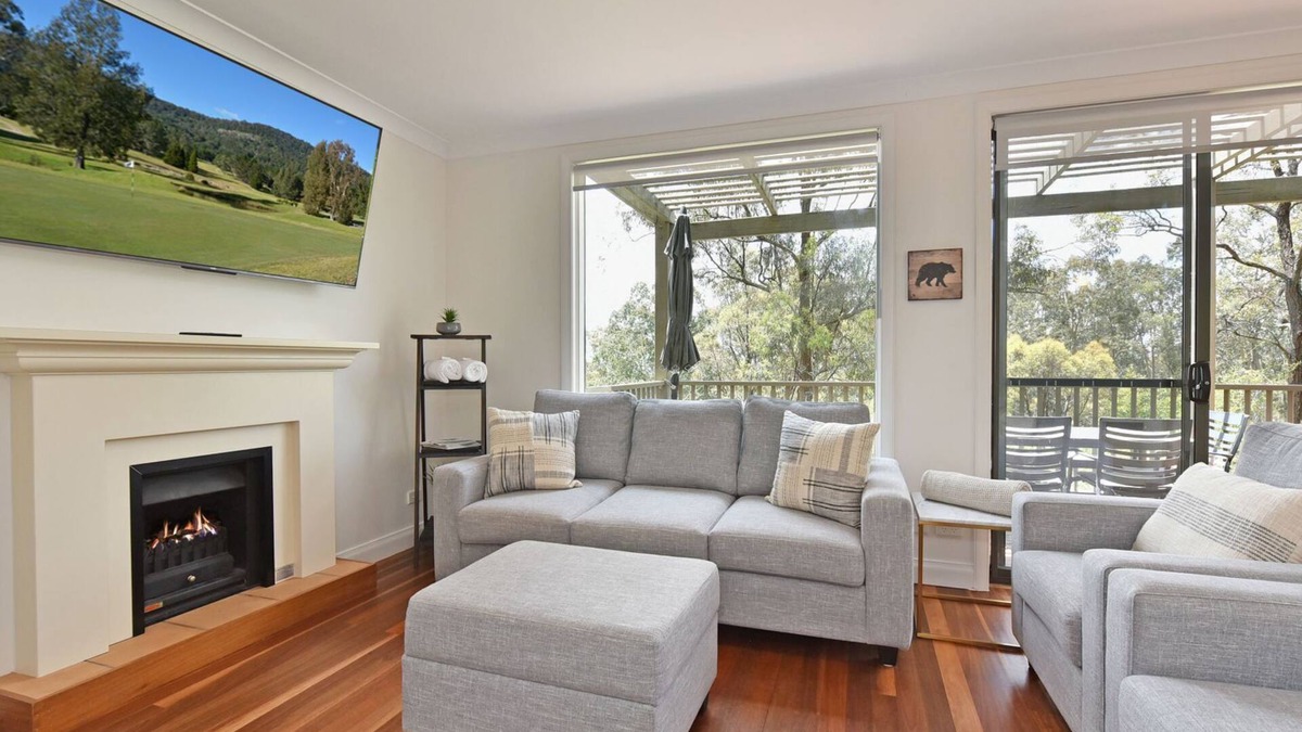 Pokolbin Villa | Villa 2br Heafy Lodge Villa located within Cypress Lakes Resort