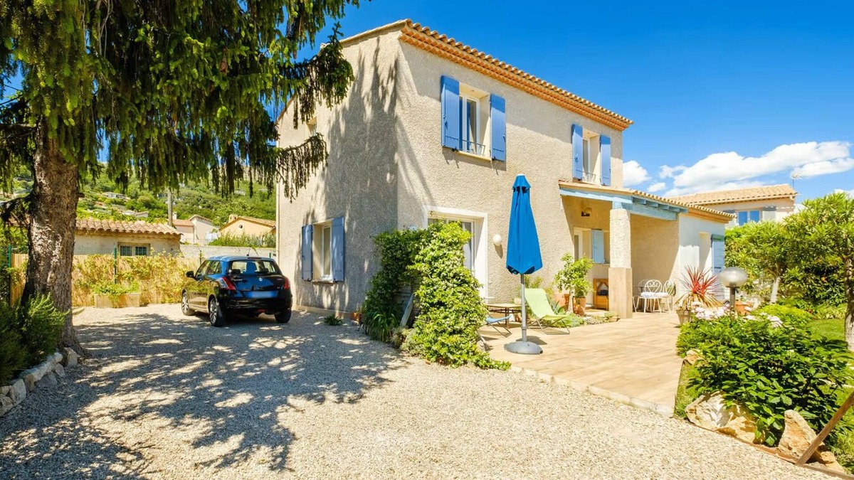 Tourrettes-sur-Loup House | Villa-3 bdrm-3 bathrm-3 wc- enclosed garden-parking-98 m2-2 min from village