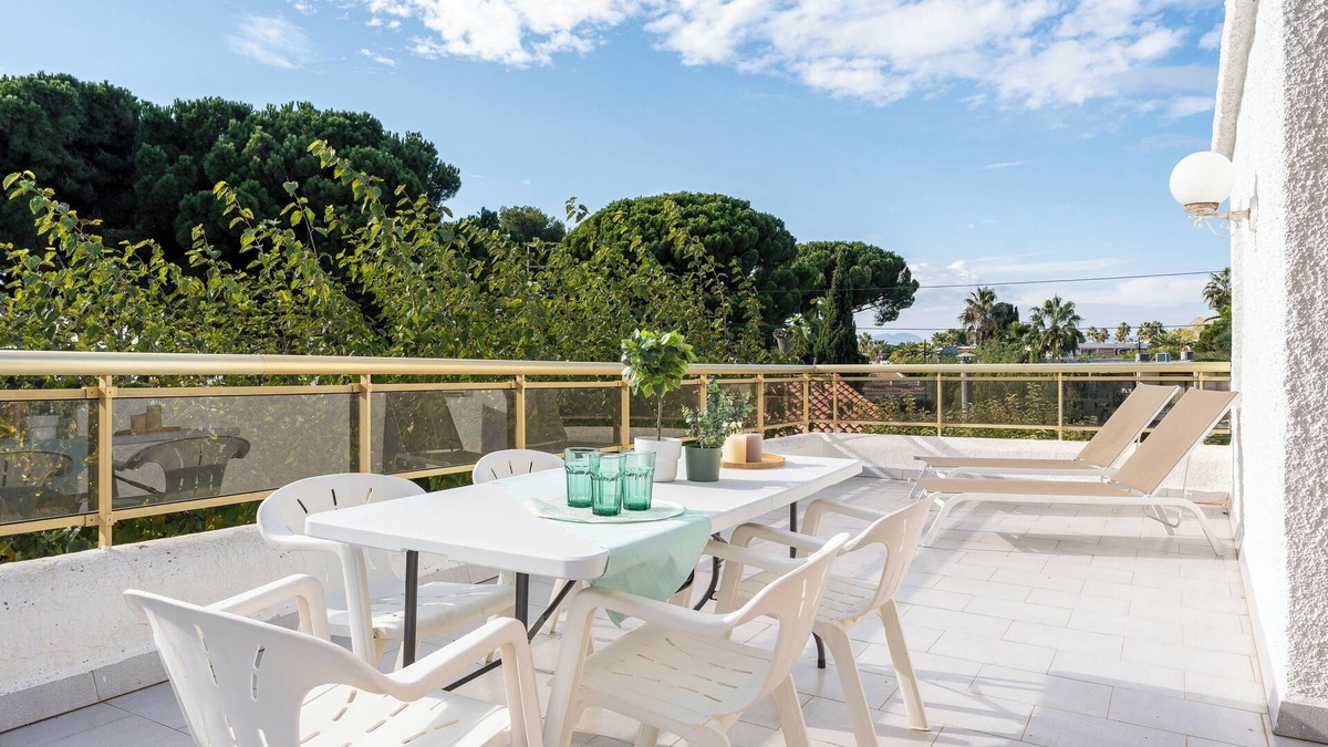 Vilafortuny Villa | Villa 30 m from Cambrils Beach with Sea Views, Wi-Fi, Terraces and Garden