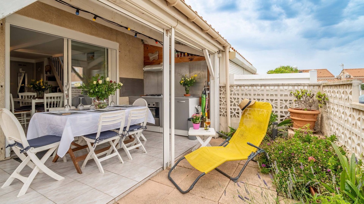 Les Ayguades Villa | Villa '38m2 Proche De La Mer' with Private Terrace and Air Conditioning