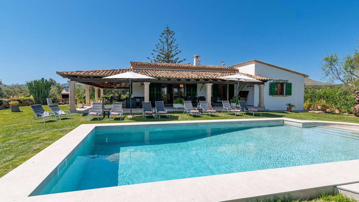 Puerto de Pollensa Villa | Villa 4 bedrooms, with swimming pool and private barbecue, Puerto Pollensa
