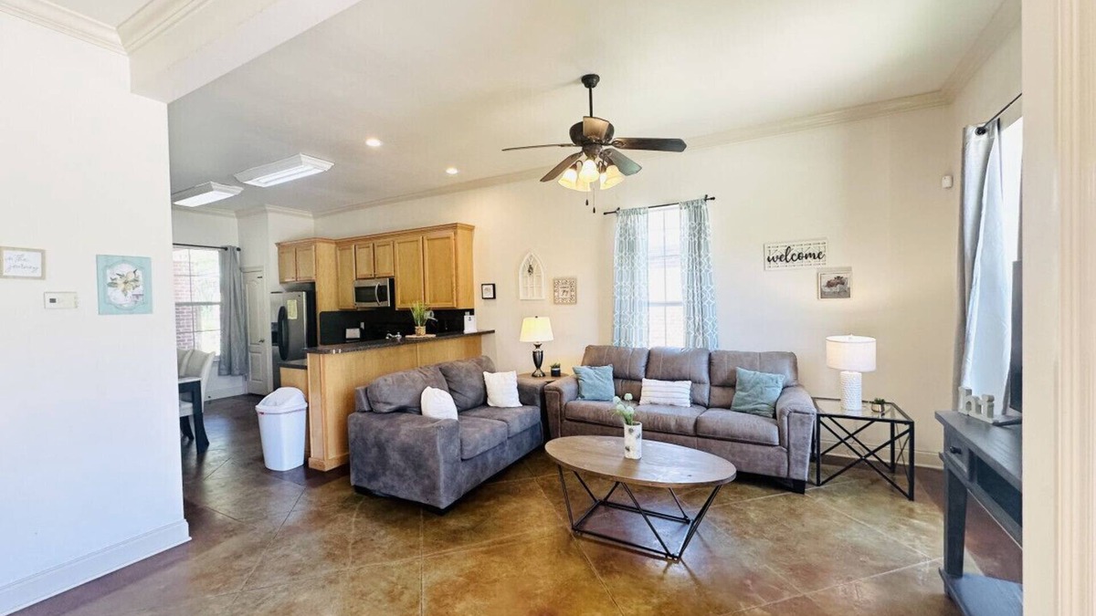 Pine Grove Apartment | Villa 6, spacious townhouse in Tickfaw, LA