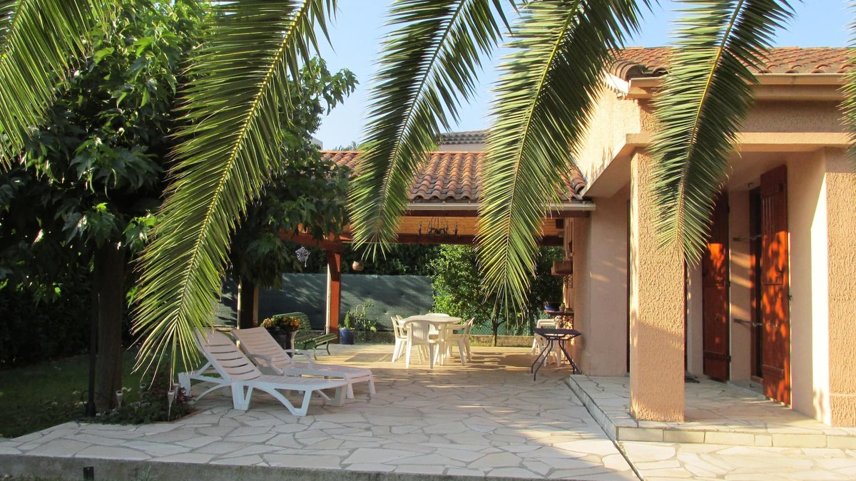 Cannes La Bocca Villa | Villa 600 m from the sea with large terrace on raised closed ground of 1000 m2