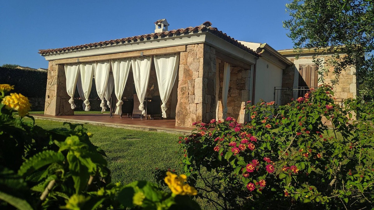 Tanaunella Villa | Villa, 600m garden., Parking., shower, barbecue, large veranda with kitchenette