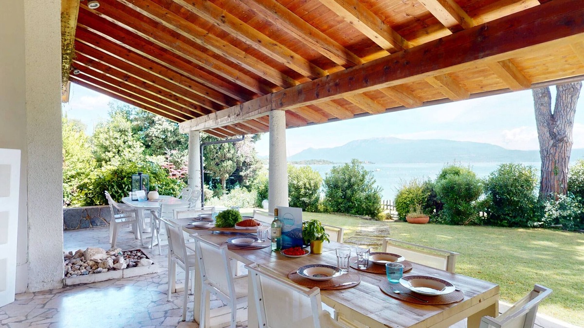 Villaggio Sanghen Villa | Villa 7 Bello by Bookinggardalake