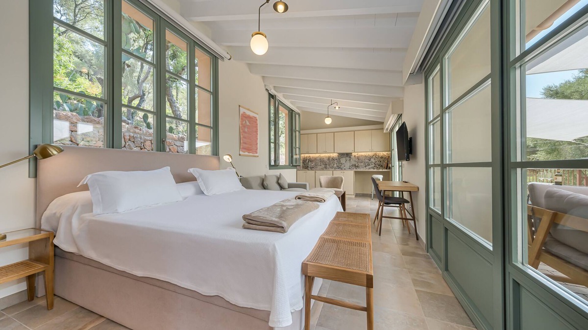 Esporles House | Villa #8- Life in middle of a vineyard, with a 600 Mb WIFI. Made for Nomads.