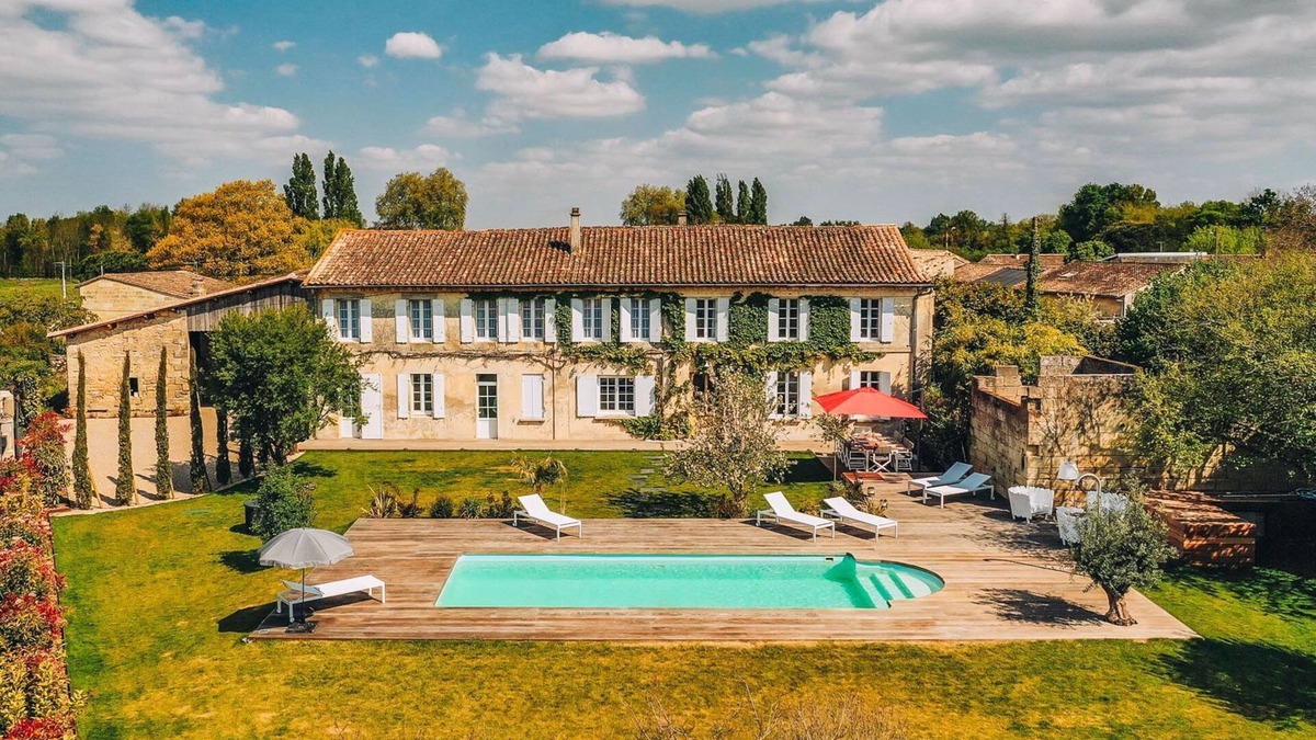 Les Artigues-de-Lussac Villa | Villa Artigue - Five Bedroom Villa, Sleeps 12