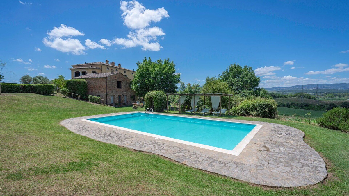 Castiglione del Lago Villa | Villa Acquaviva With Pool In Perugia