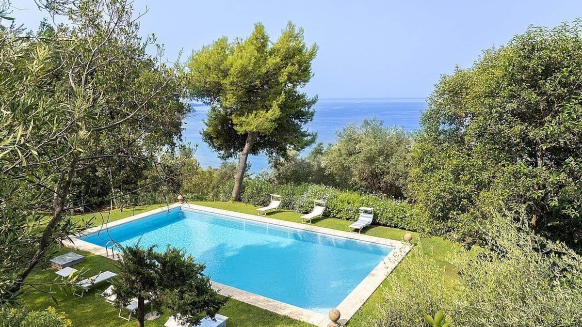 Castellabate Villa | Villa Acquazzurra: A spacious two-story villa in a quiet position, located on a hillside above the sea, with Free WI-FI.