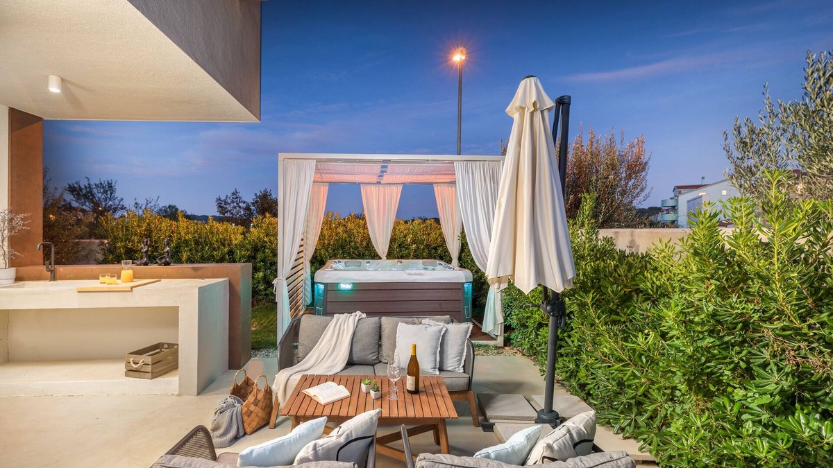 Gregovica House | Villa Adora
