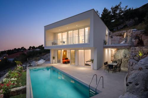 Seget Donji Villa | Villa Adria View with Heated Pool II