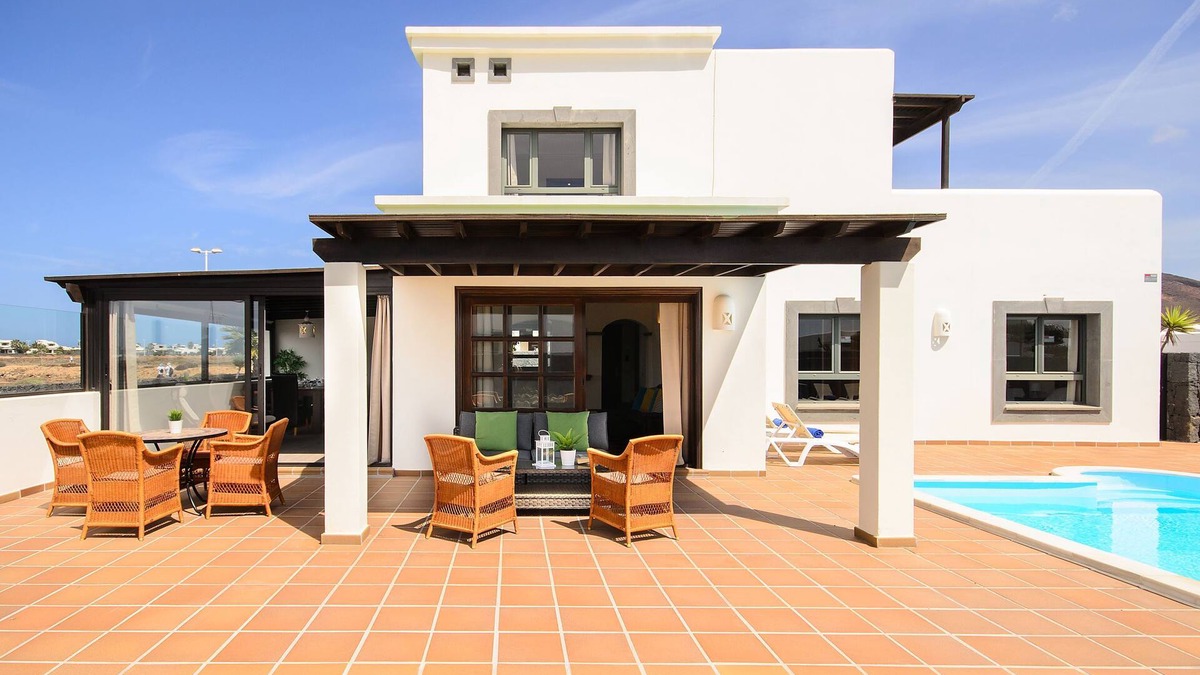 Playa Blanca Villa | Villa "Aguamarina 4" with Pool, Terrace, Balcony, Garden and Wi-Fi