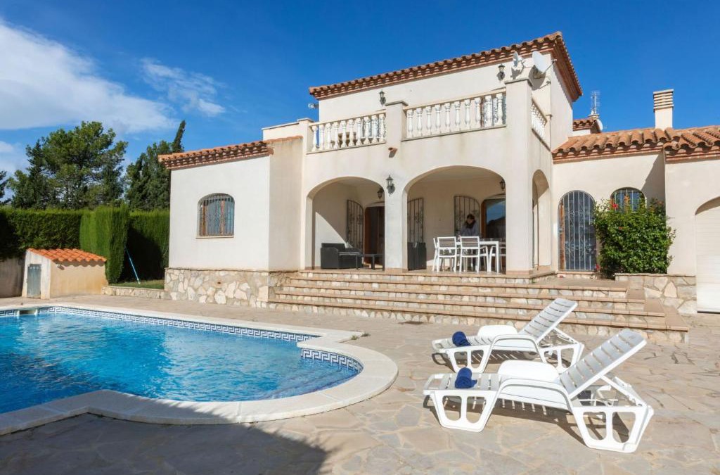 Miami Platja Villa | Villa Aguamarina by Interhome