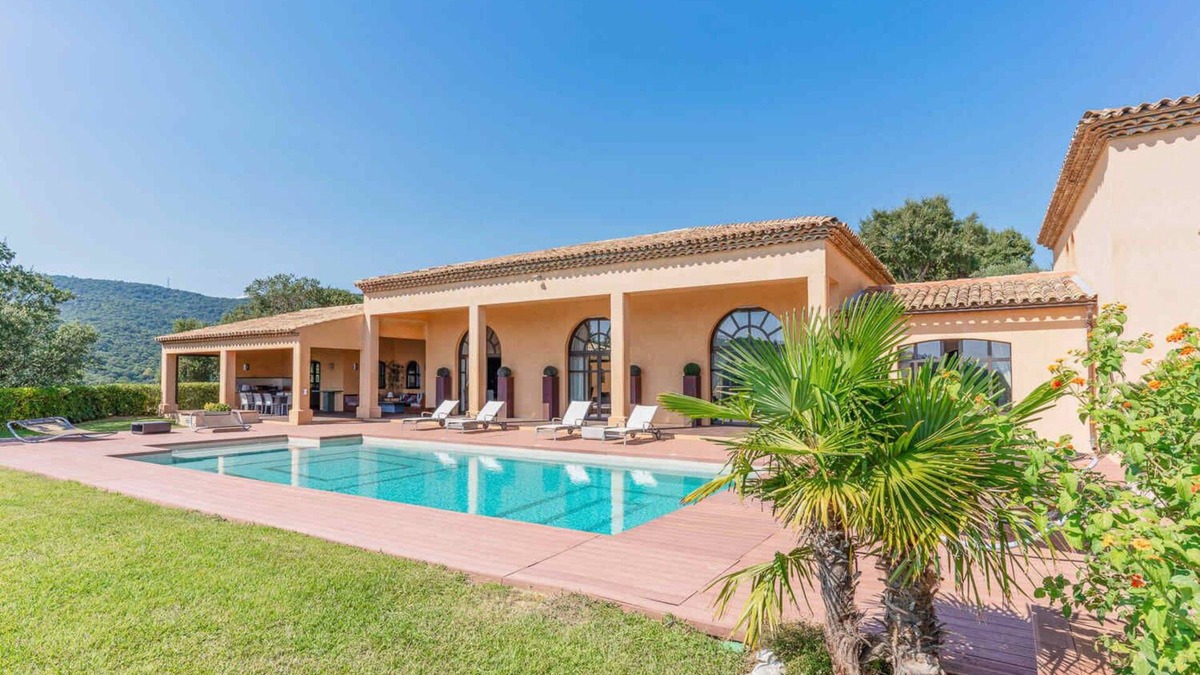 Sainte-Maxime Villa | Villa Airelle Summary