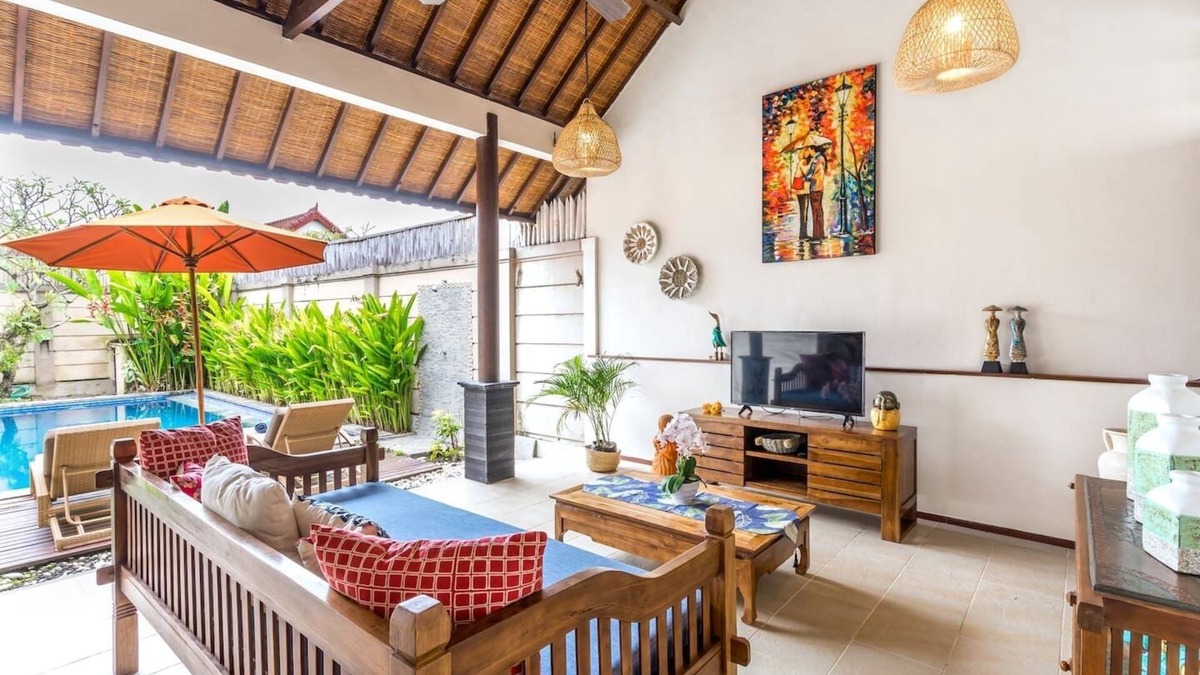 Sunset Road Villa | Villa Alamanda, central and close to restaurants