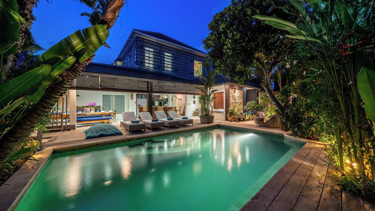Laksmana Villa | Villa Alchemy 4 Bedroom Trendy Villa in Superior Location