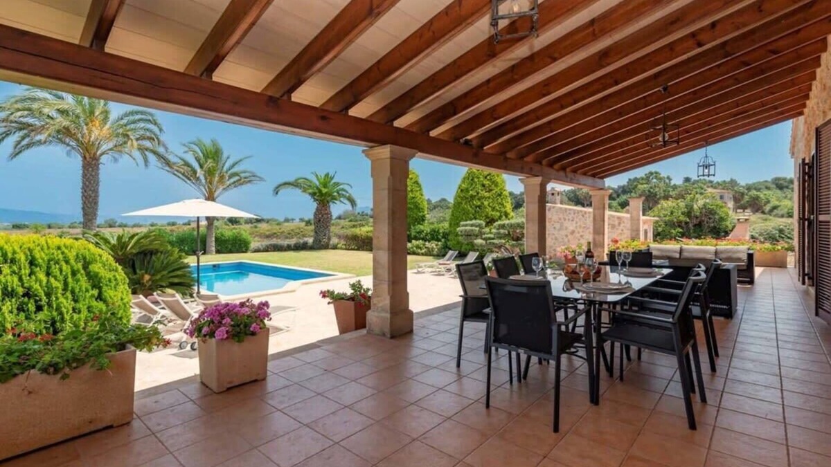 Palma de Mallorca Villa | Villa Alexia - Luxury spacious villa sleeping 8