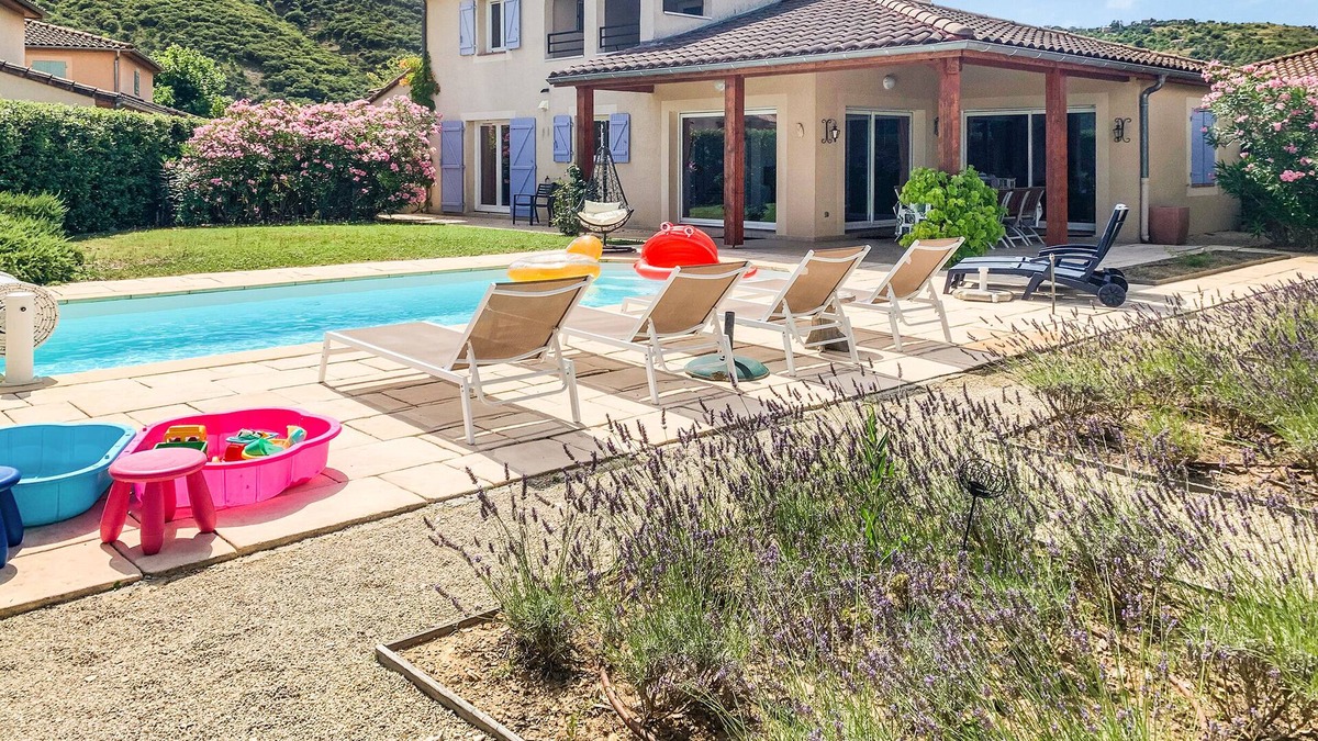 Vallon-Pont-d'Arc Villa | Villa Alize for 10 people