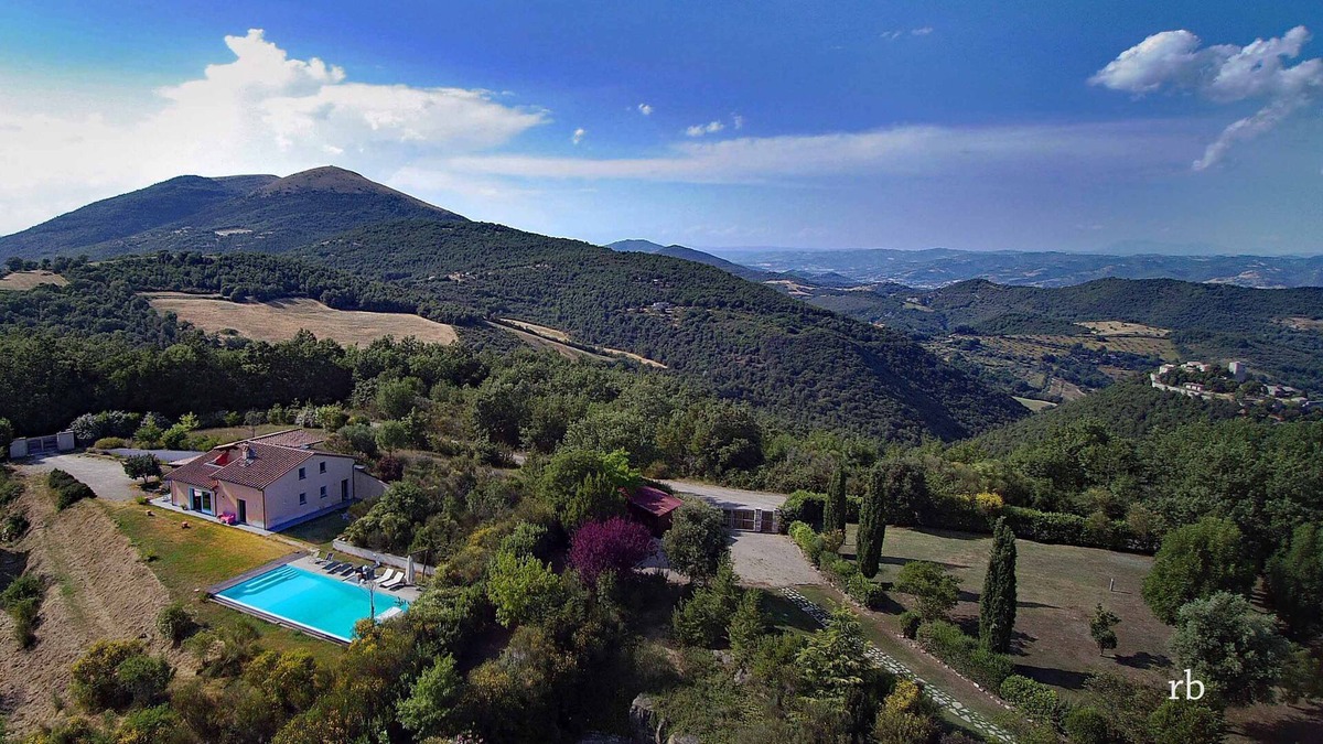 Montelaguardia Villa | Villa "Alle Cime", a wonderful spot over the hills around Perugia