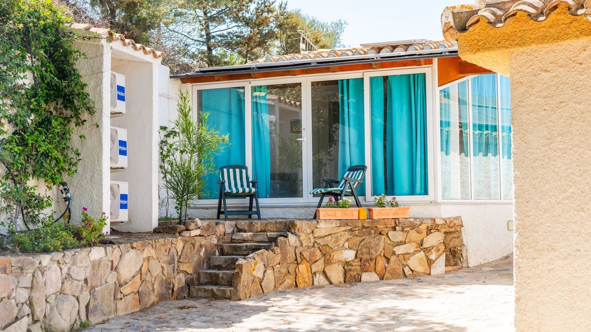 Villasimius Villa | Villa 'Alloggio Vista Mare Incantevole' with Sea View, Wi-Fi and Air Conditioning
