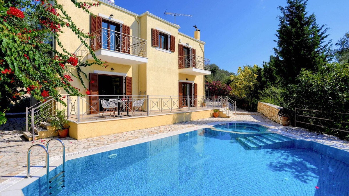Magazia Villa | Villa Aloni in Paxi with 2 bedrooms and 3 bathrooms