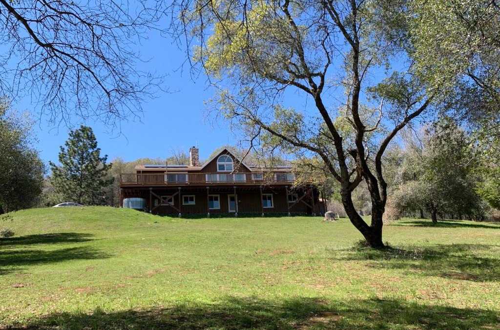 Mariposa Villa | Villa Alta Vista at Yosemite- Stunning Views and Game Room