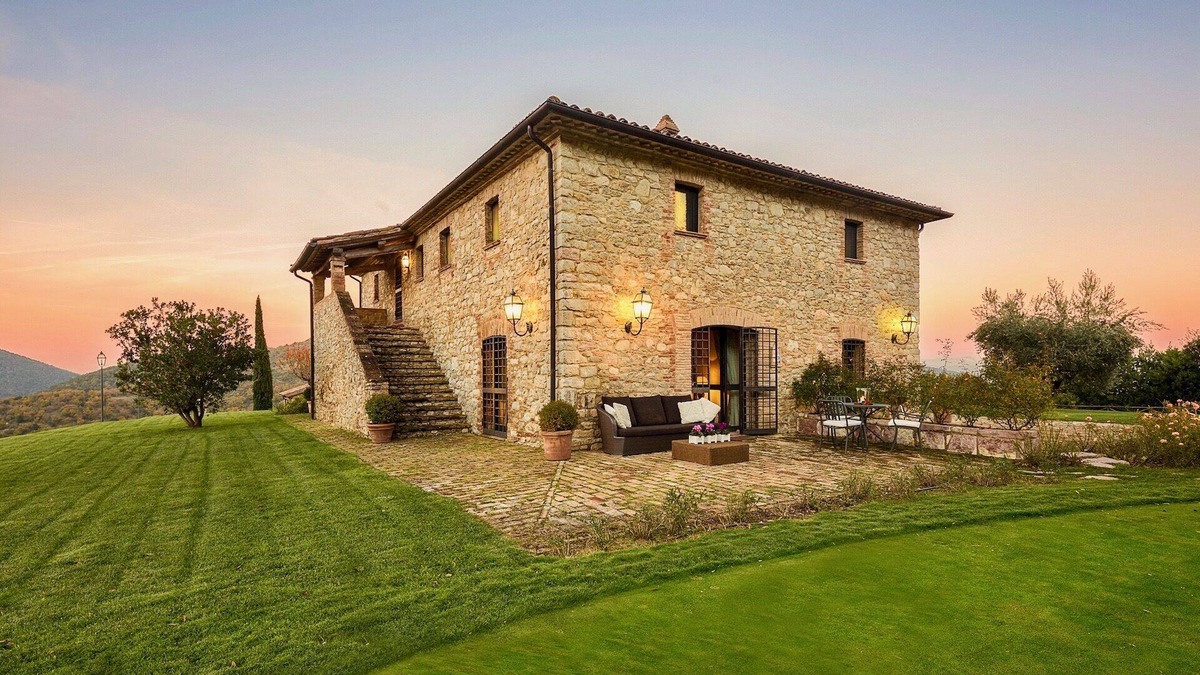 Umbertide Villa | VILLA AMABILE - Nine Bedroom Villa, Sleeps 18