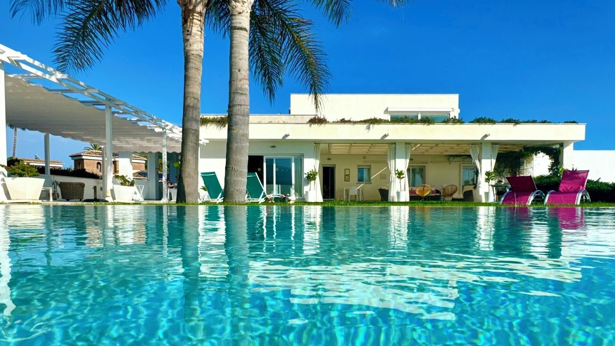 Almunecar Villa | Villa 'Amarna' with Sea View, Wi-Fi and Air Conditioning