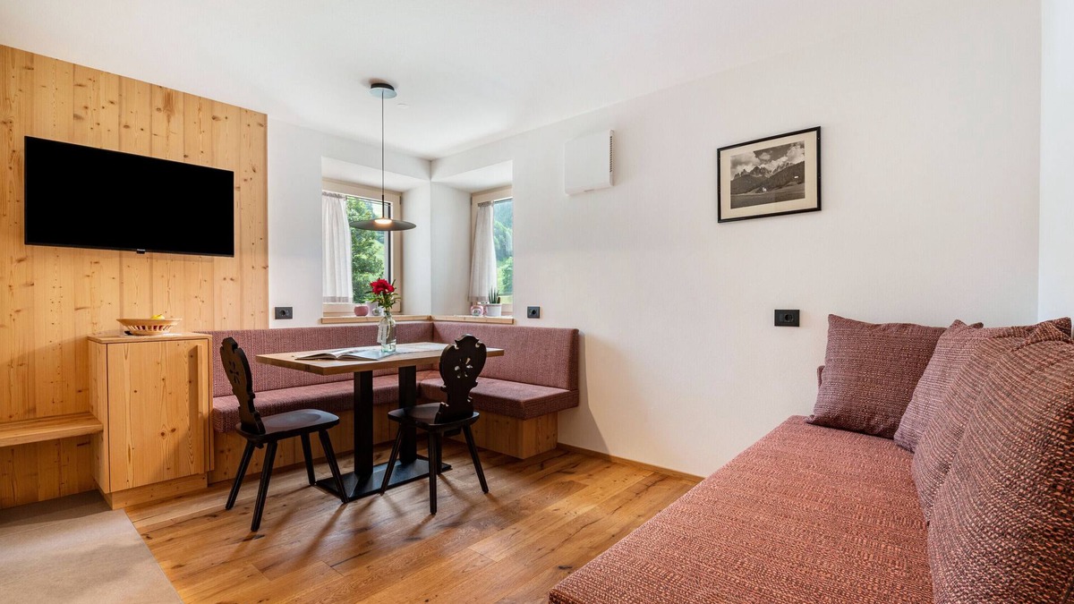 San Pietro Apartment | Villa Anna Apartment Geisler with Mountain View, Private Terrace and Wi-Fi