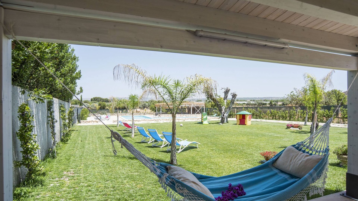 Scicli Villa | VILLA ANTICA AIA R. WITH POOL A/C 5 ROOM WITH BATHROOM AND WIFI FREE IN SCICLI
