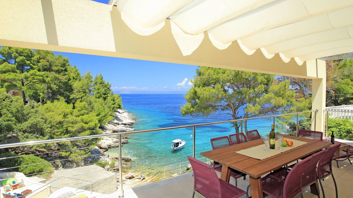 Prigradica Villa | Villa Aquamarina - Korcula - Luxury villa right by the sea for up to 20 people.